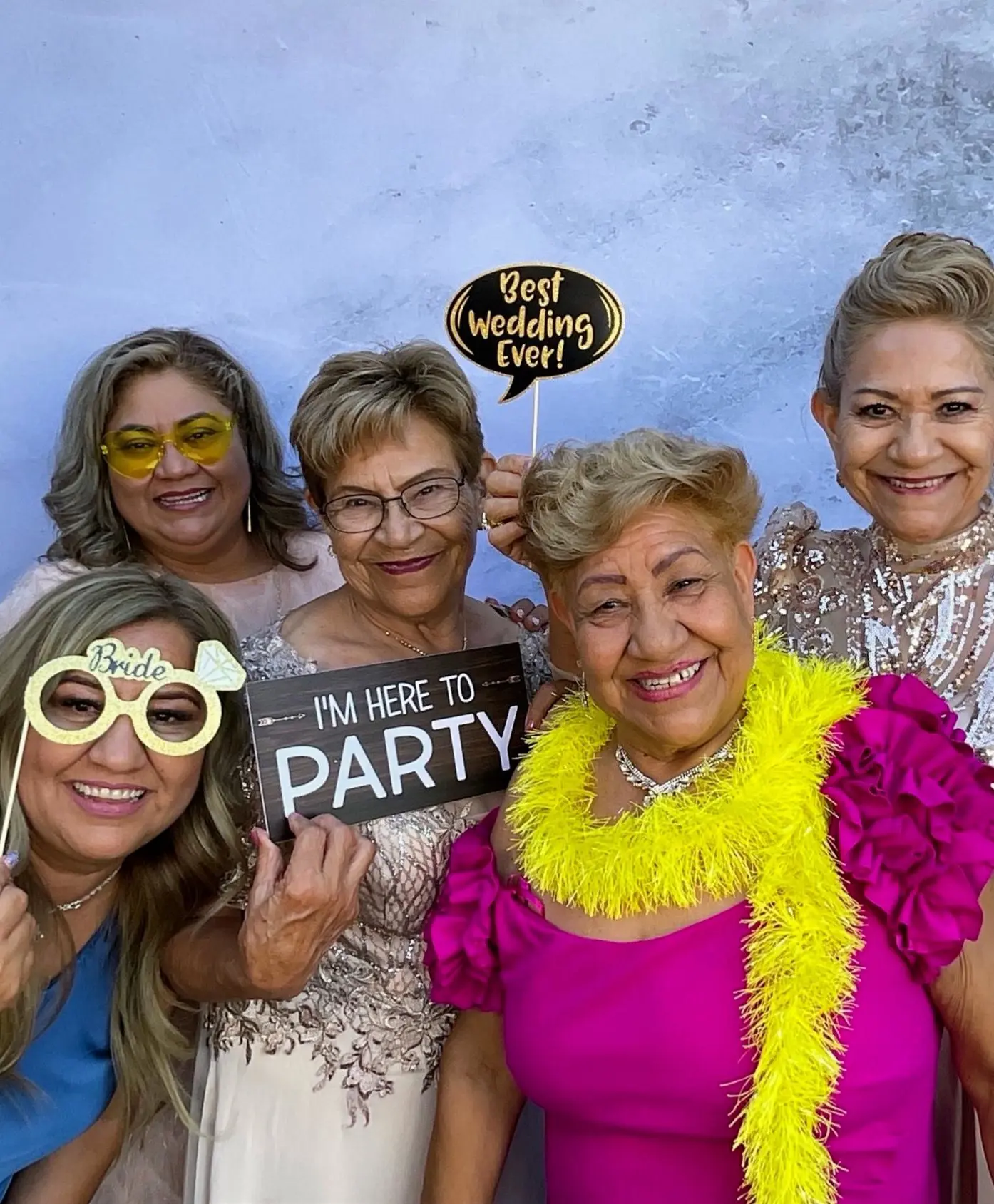 Elegant wedding photo booth experience